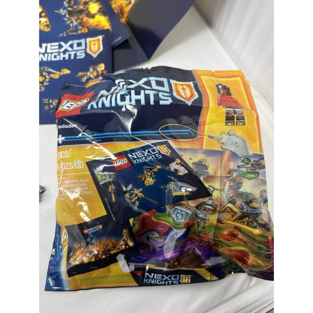 LEGO NEXO KNIGHTS 5004388 Nexo Knights Intro Pack Retired Set Open Polybag 2016